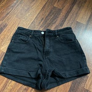 Black mom style jean shorts from Pacsun, size 25